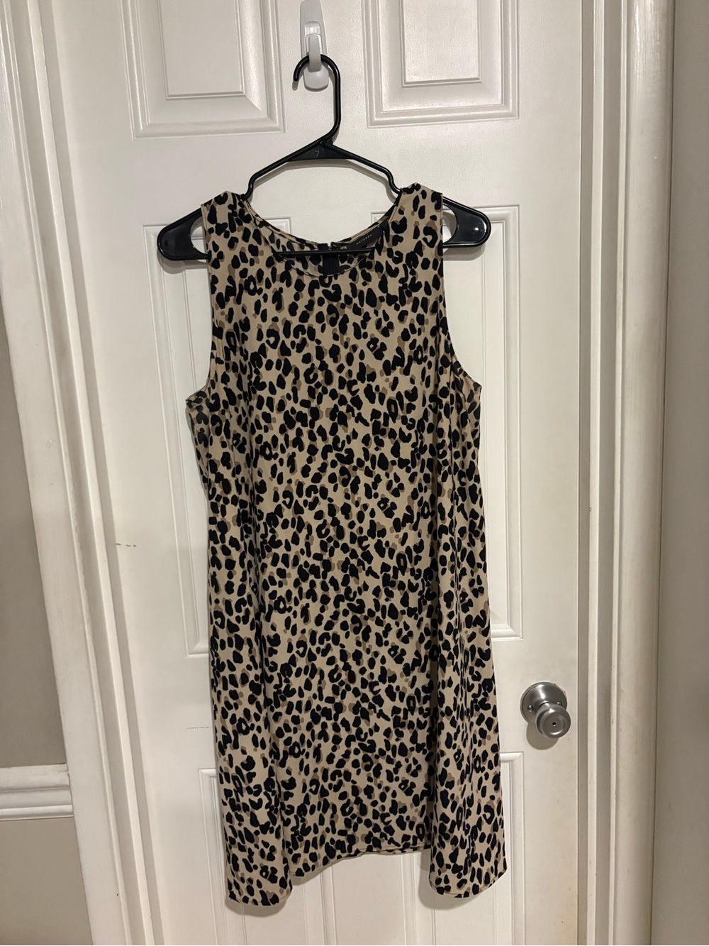 Halogen Sleeveless Leopard Print Shift Dress in Tan and Black- size large